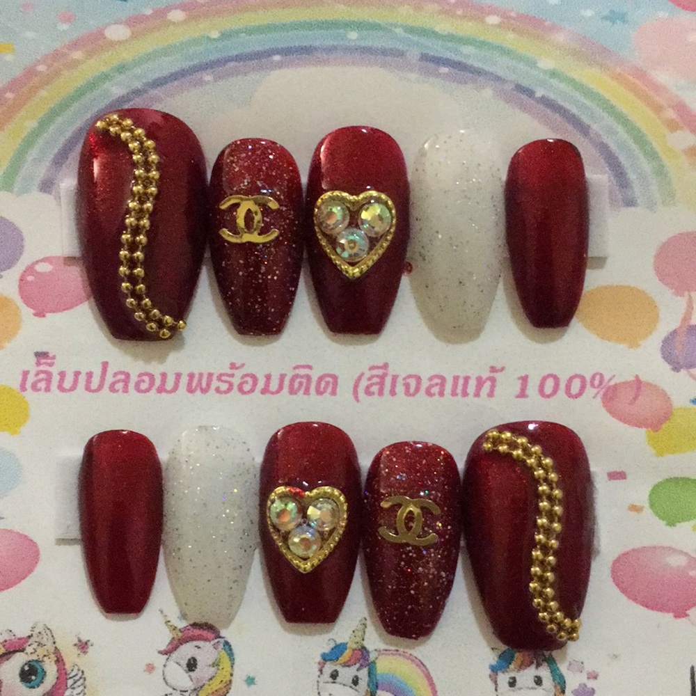 Press on nails